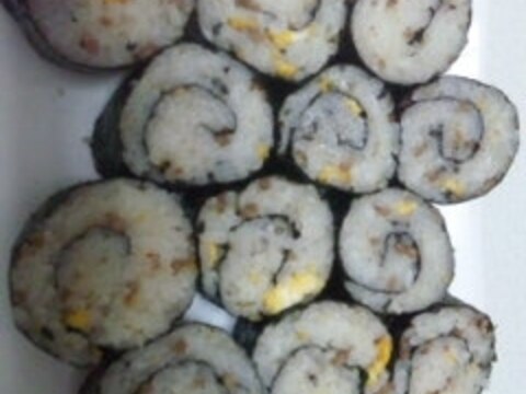 残った炒飯、炊き込みごはんの簡単海苔巻き